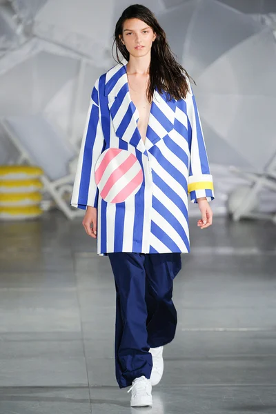 Look 25